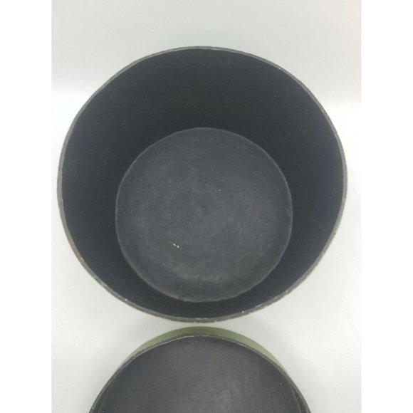 Round Gift Box Green Cardboard Kissing Black White Bunnies Happy Easter Spring - Picture 6 of 8